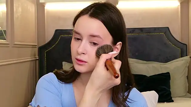 EvaSwen online show from April 17, 2026, 4:10 pm