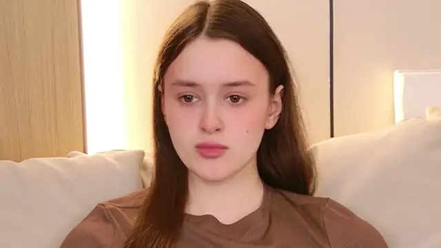 Snapshot of EvaSwen chatting on May 4, 2026, 11:46 am EvaSwen online show from May 4, 2026, 11:46 am