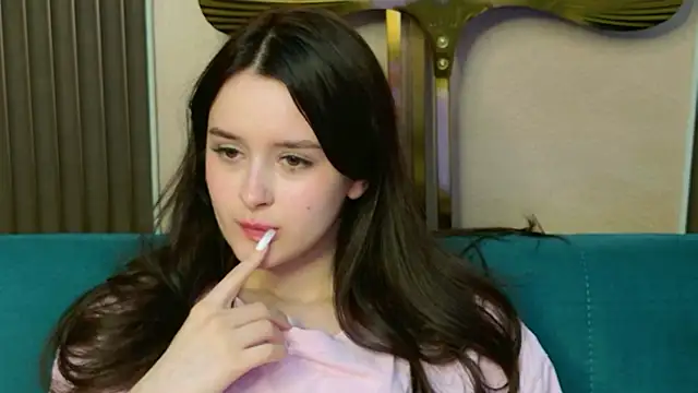 Snapshot of EvaSwen chatting on May 31, 2026, 6:09 pm EvaSwen online show from May 31, 2026, 6:09 pm