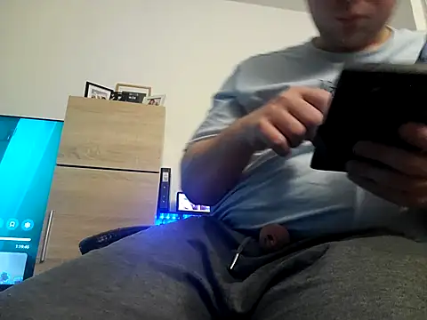 Snapshot of stivi2526 chatting on November 13, 2025, 10:57 pm stivi2526 online show from November 13, 2025, 10:57 pm