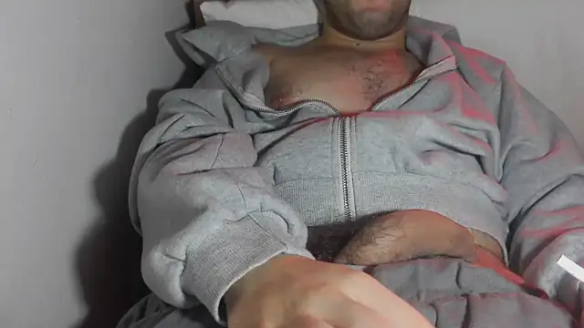 Snapshot of cazzo18cm3 chatting on December 18, 2025, 10:35 pm cazzo18cm3 online show from December 18, 2025, 10:35 pm