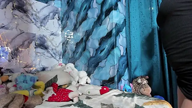 celesteyorucso1 online show from February 3, 2026, 4:21 am