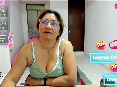 Snapshot of scarlett_mystic chatting on October 17, 2025, 1:13 pm scarlett mystic online show from October 17, 2025, 1:13 pm