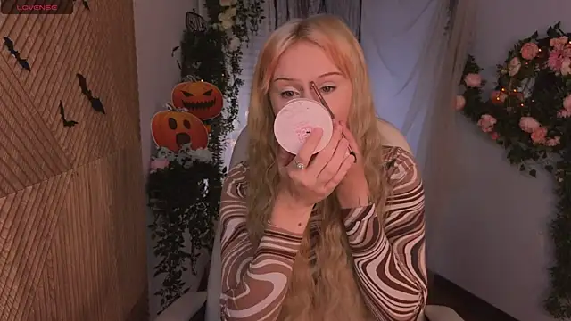 kitten murray  online show from October 25, 2025, 5:28 am