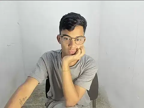 Snapshot of Deivi_colins_23 chatting on October 13, 2025, 9:27 pm Deivi colins 23 online show from October 13, 2025, 9:27 pm