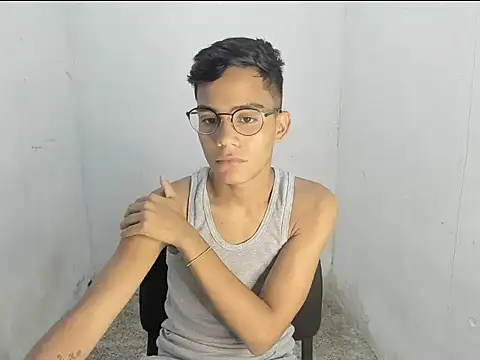 Snapshot of Deivi_colins_23 chatting on October 12, 2025, 12:01 am Deivi colins 23 online show from October 12, 2025, 12:01 am