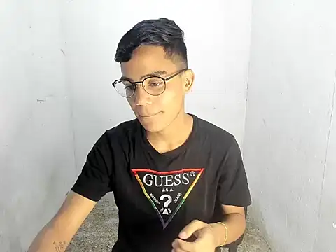 Snapshot of Deivi_colins_23 chatting on October 16, 2025, 12:19 am Deivi colins 23 online show from October 16, 2025, 12:19 am