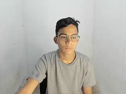 Snapshot of Deivi_colins_23 chatting on October 20, 2025, 12:24 am Deivi colins 23 online show from October 20, 2025, 12:24 am