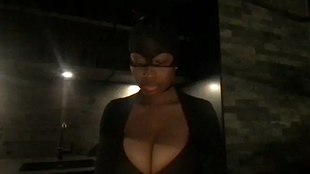 Snapshot of tia___fox chatting on November 30, 2025, 2:45 am tia fox online show from November 30, 2025, 2:45 am