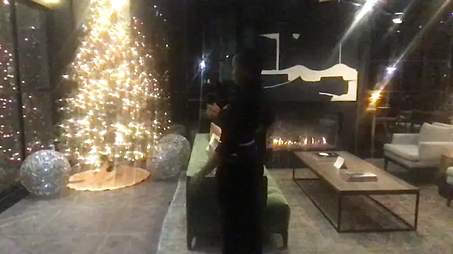 Snapshot of tia___fox chatting on November 27, 2025, 9:32 am tia fox online show from November 27, 2025, 9:32 am