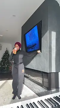 Snapshot of tia___fox chatting on December 1, 2025, 5:36 pm tia fox online show from December 1, 2025, 5:36 pm