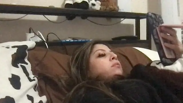 Snapshot of bunnygorl12 chatting on November 19, 2025, 10:04 am bunnygorl12 online show from November 19, 2025, 10:04 am