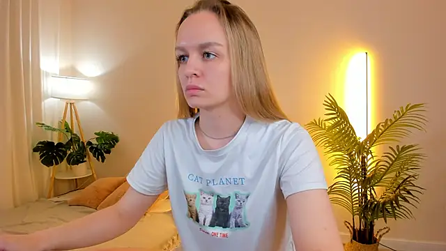 KathyRossi online show from September 29, 2025, 12:22 pm