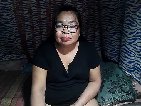 Snapshot of cris_tita chatting on February 17, 2026, 4:37 pm cris tita online show from February 17, 2026, 4:37 pm