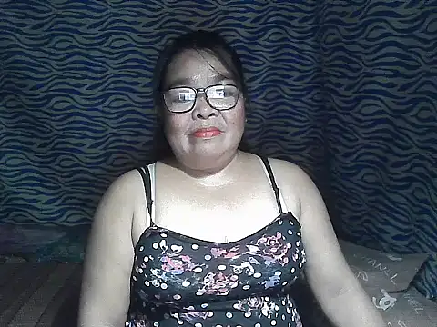Snapshot of cris_tita chatting on February 2, 2026, 12:15 pm cris tita online show from February 2, 2026, 12:15 pm