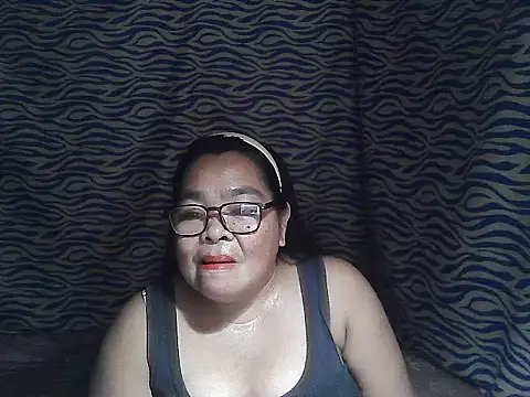 Snapshot of cris_tita chatting on February 6, 2026, 11:50 am cris tita online show from February 6, 2026, 11:50 am
