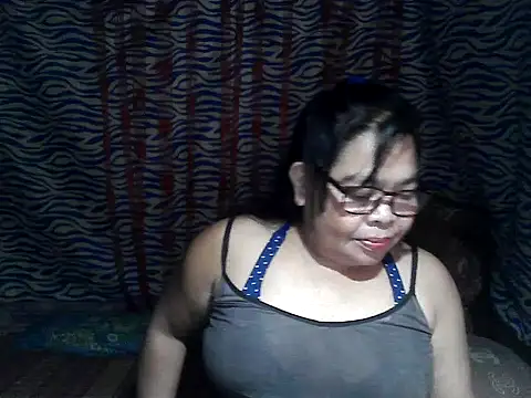 Snapshot of cris_tita chatting on February 14, 2026, 12:27 pm cris tita online show from February 14, 2026, 12:27 pm