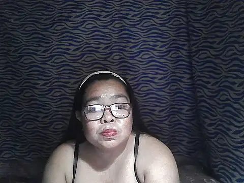 Snapshot of cris_tita chatting on February 7, 2026, 12:02 pm cris tita online show from February 7, 2026, 12:02 pm
