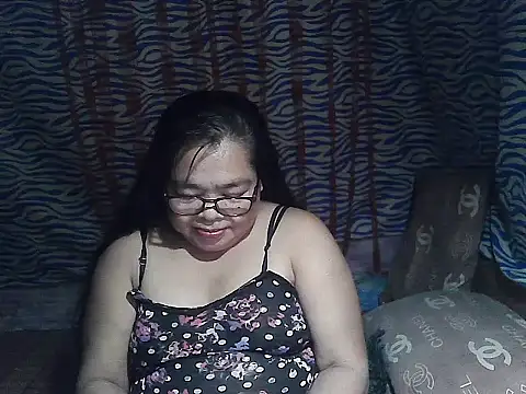 Snapshot of cris_tita chatting on February 12, 2026, 12:27 pm cris tita online show from February 12, 2026, 12:27 pm
