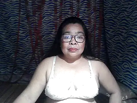 Snapshot of cris_tita chatting on February 26, 2026, 12:49 pm cris tita online show from February 26, 2026, 12:49 pm