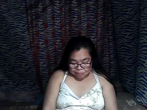 Snapshot of cris_tita chatting on February 16, 2026, 1:43 pm cris tita online show from February 16, 2026, 1:43 pm