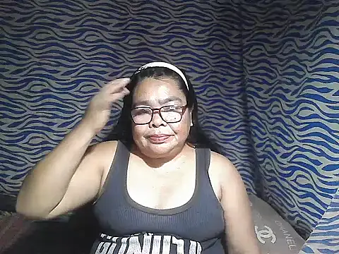 Snapshot of cris_tita chatting on February 8, 2026, 12:58 pm cris tita online show from February 8, 2026, 12:58 pm