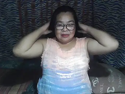 Snapshot of cris_tita chatting on February 22, 2026, 4:30 pm cris tita online show from February 22, 2026, 4:30 pm