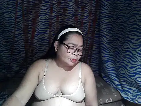 Snapshot of cris_tita chatting on March 3, 2026, 2:57 pm cris tita online show from March 3, 2026, 2:57 pm