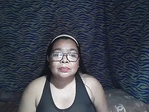 Snapshot of cris_tita chatting on February 10, 2026, 4:17 pm cris tita online show from February 10, 2026, 4:17 pm