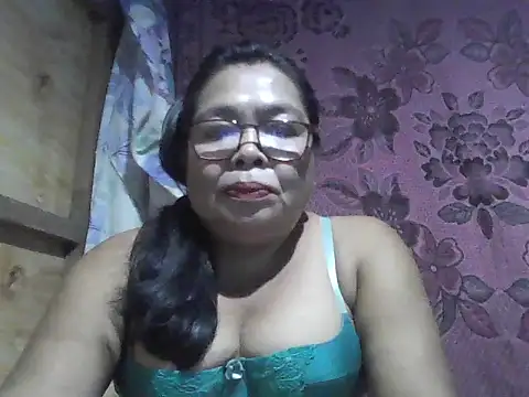 Snapshot of cris_tita chatting on June 8, 2026, 4:29 pm cris tita online show from June 8, 2026, 4:29 pm