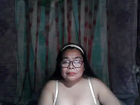 Snapshot of cris_tita chatting on March 10, 2026, 12:53 pm cris tita online show from March 10, 2026, 12:53 pm