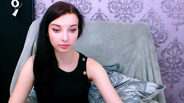 Snapshot of DominantLuna chatting on June 3, 2026, 7:29 pm DominantLuna online show from June 3, 2026, 7:29 pm