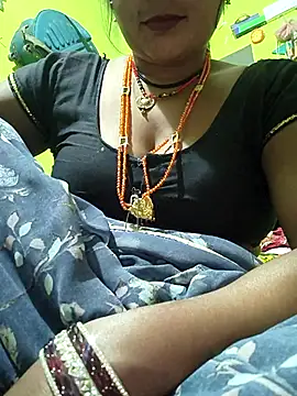 Snapshot of Hotty_ruvi chatting on October 16, 2025, 5:32 pm Hotty ruvi online show from October 16, 2025, 5:32 pm