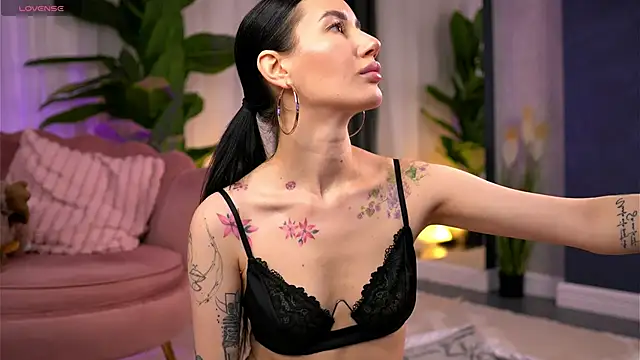 Snapshot of SerenaVelour chatting on November 13, 2025, 11:14 am SerenaVelour online show from November 13, 2025, 11:14 am