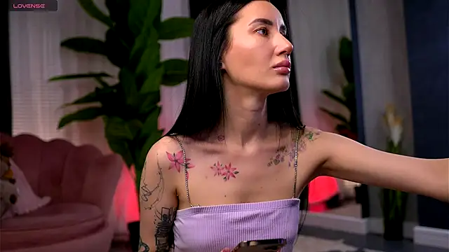 Snapshot of SerenaVelour chatting on December 2, 2025, 11:56 am SerenaVelour online show from December 2, 2025, 11:56 am