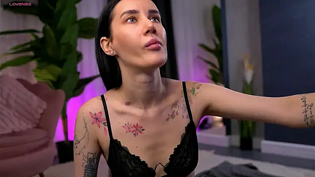 Snapshot of SerenaVelour chatting on November 26, 2025, 11:10 am SerenaVelour online show from November 26, 2025, 11:10 am