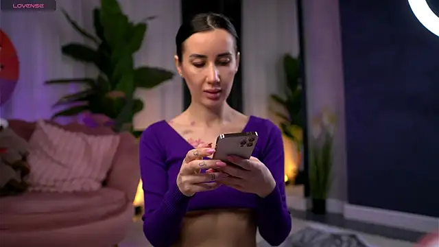 Snapshot of SerenaVelour chatting on November 14, 2025, 11:03 am SerenaVelour online show from November 14, 2025, 11:03 am