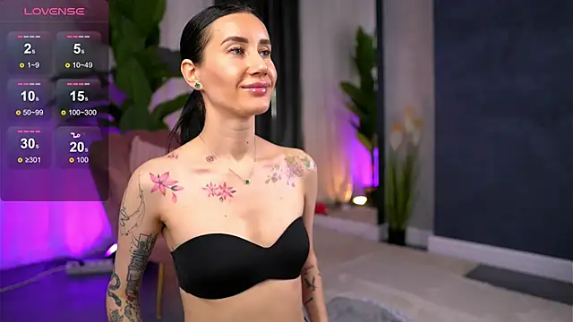 Snapshot of SerenaVelour chatting on October 24, 2025, 10:14 am SerenaVelour online show from October 24, 2025, 10:14 am