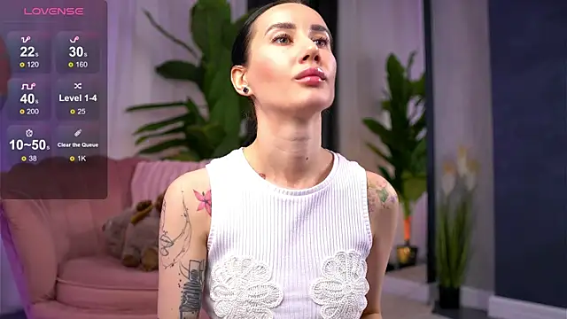 Snapshot of SerenaVelour chatting on November 4, 2025, 11:03 am SerenaVelour online show from November 4, 2025, 11:03 am