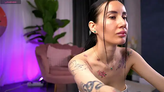 Snapshot of SerenaVelour chatting on October 23, 2025, 10:03 am SerenaVelour online show from October 23, 2025, 10:03 am