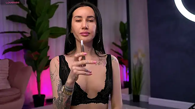 Snapshot of SerenaVelour chatting on November 17, 2025, 10:41 am SerenaVelour online show from November 17, 2025, 10:41 am