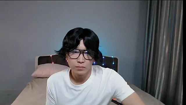 KaiChicken online show from October 12, 2025, 2:24 am