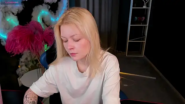 Callista a online show from April 16, 2026, 3:07 am