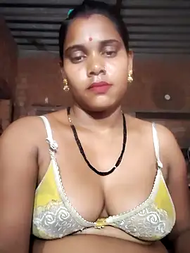 Katrina kaif143 online show from April 18, 2026, 8:05 am