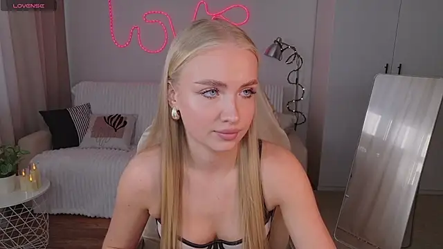 Snapshot of TessaGrays chatting on February 22, 2026, 7:55 am TessaGrays online show from February 22, 2026, 7:55 am