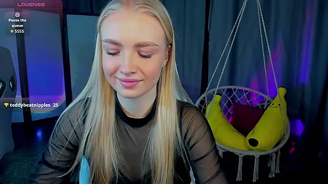 Snapshot of TessaGrays chatting on February 4, 2026, 7:47 am TessaGrays online show from February 4, 2026, 7:47 am