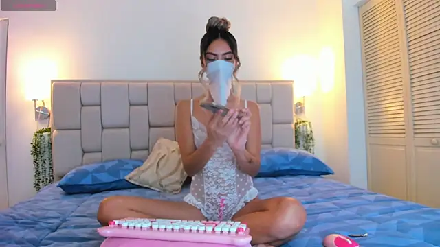 dalila alii online show from November 27, 2025, 3:34 pm