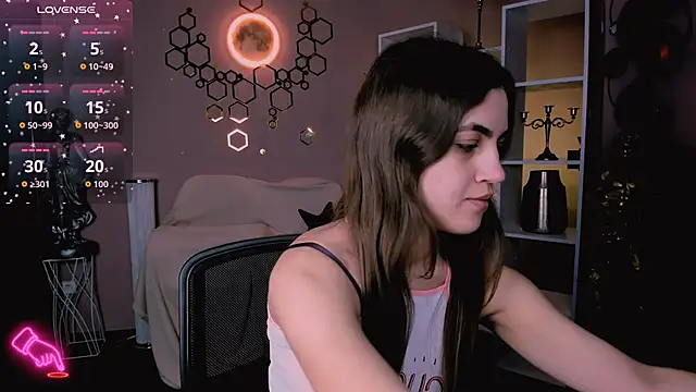 lina fox12 online show from December 3, 2025, 1:21 pm