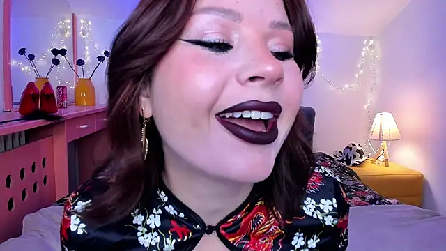 Snapshot of Me-Dea chatting on May 23, 2026, 5:17 am Me-Dea online show from May 23, 2026, 5:17 am