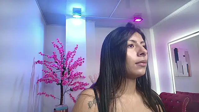 Gabriela milani online show from November 22, 2025, 11:20 am